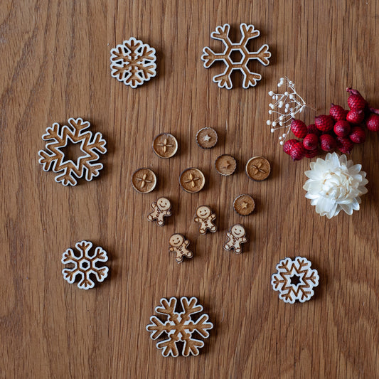 Wichtel-Weihnachtsgebäck Set mit Schneeflocken